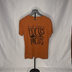 “It’s Just a Bunch of Hocus Pocus” Graphic T-Shirt – Size Large – EUC